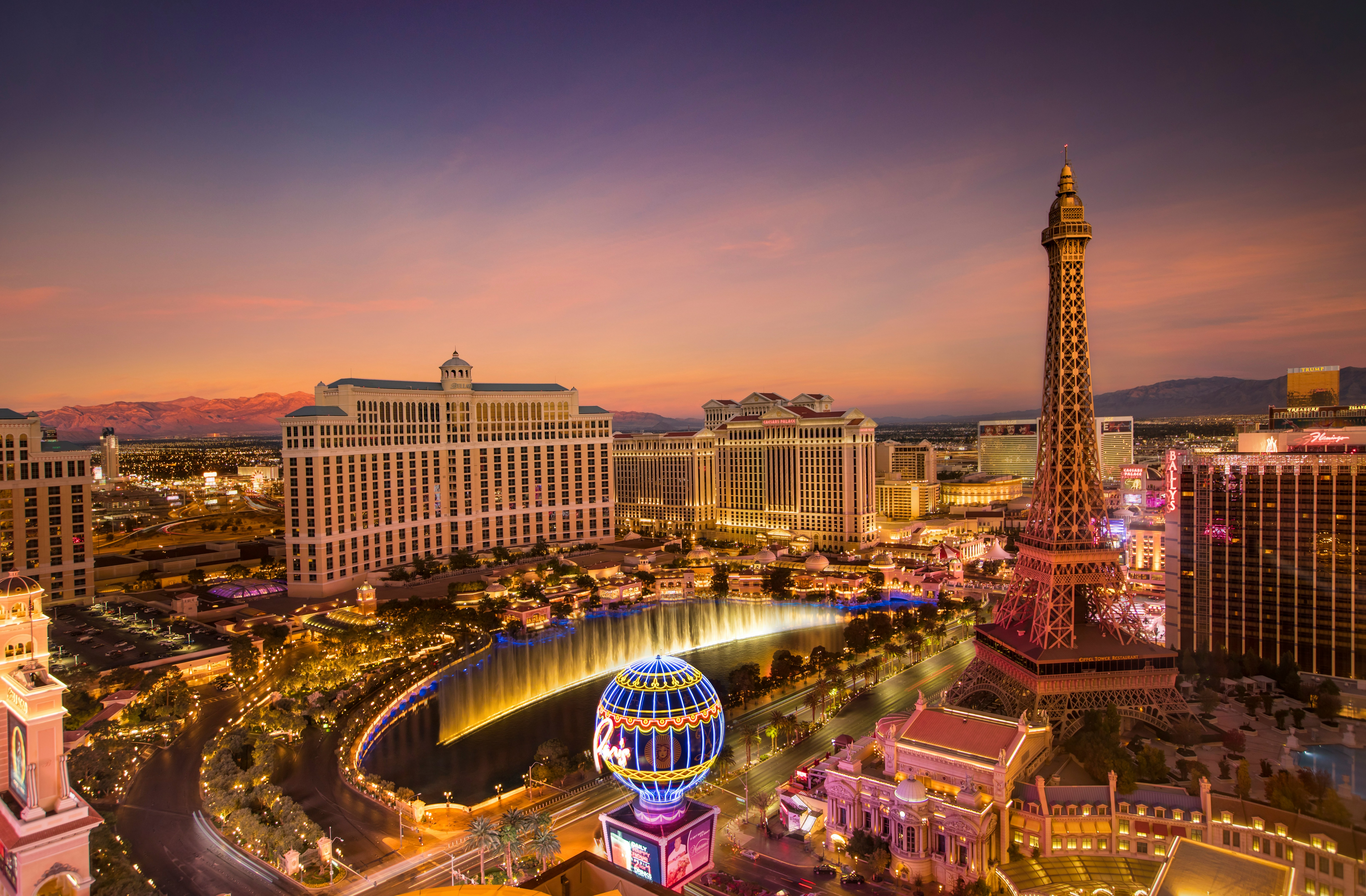 Las Vegas in 2 Days: Controlled Excess and Illusion