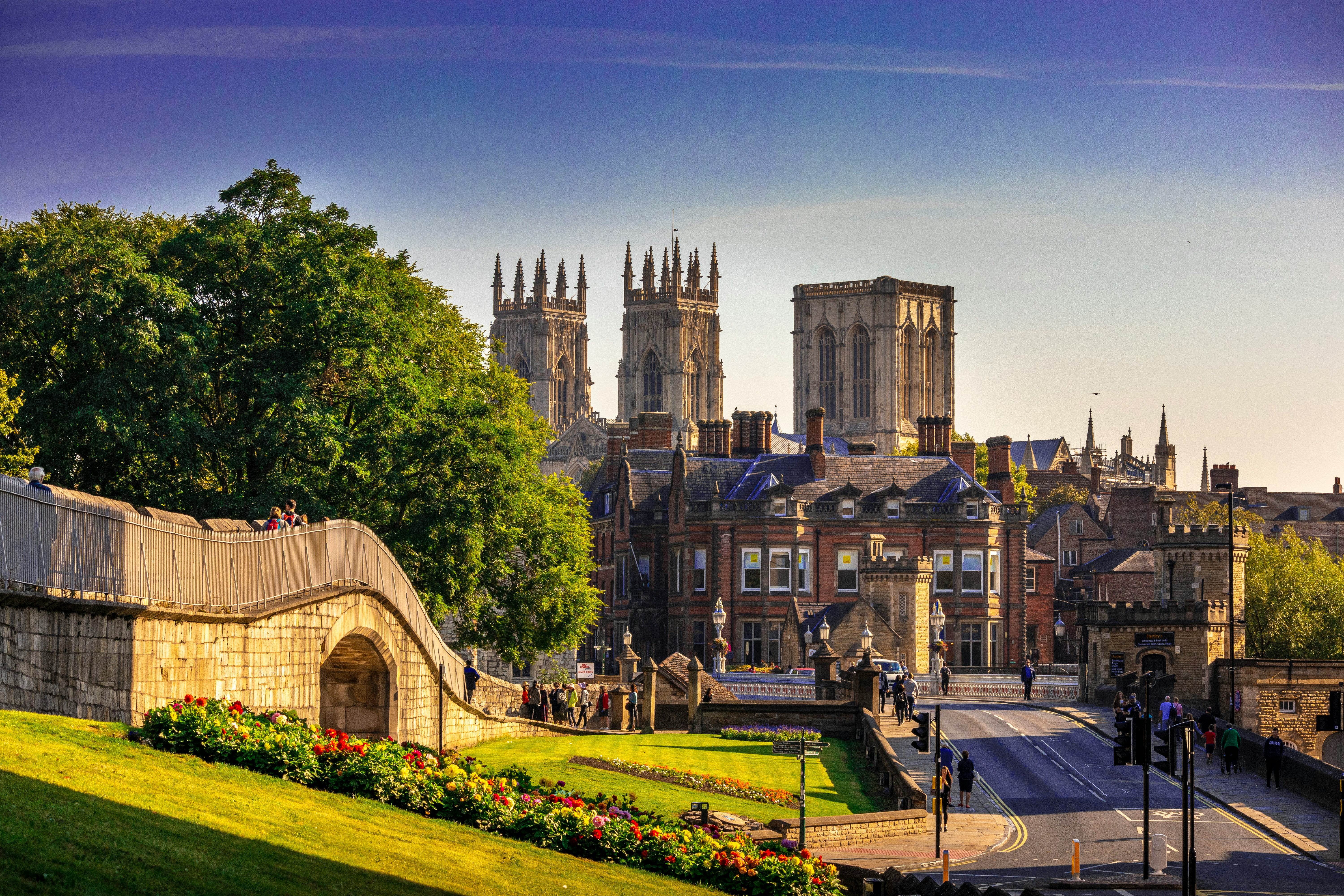 York in 2 Days: Walls, Minster & Whispering Streets